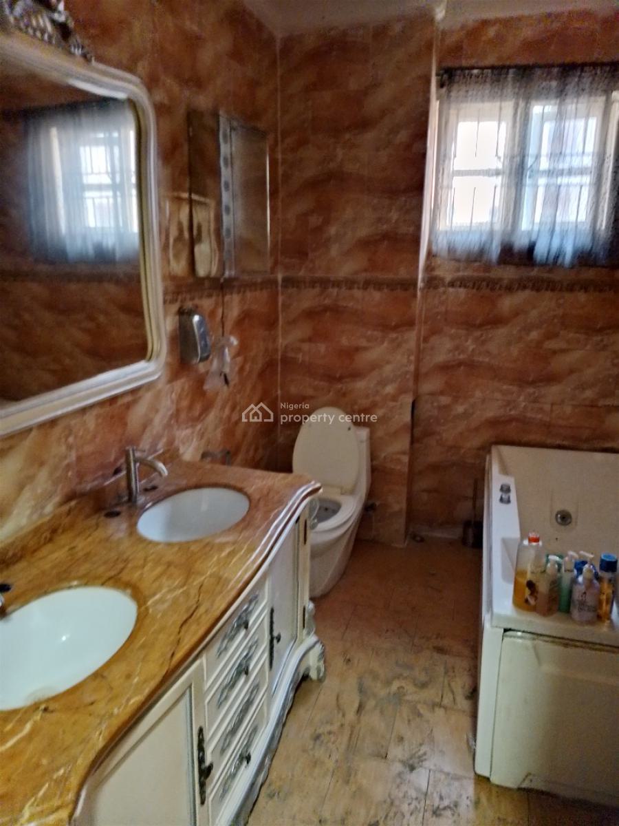 Spacious 3 Bedroom Flat Upstairs with a Room Bq, Off Freedom Way, Lekki Phase 1, Lekki, Lagos, Flat / Apartment for Rent