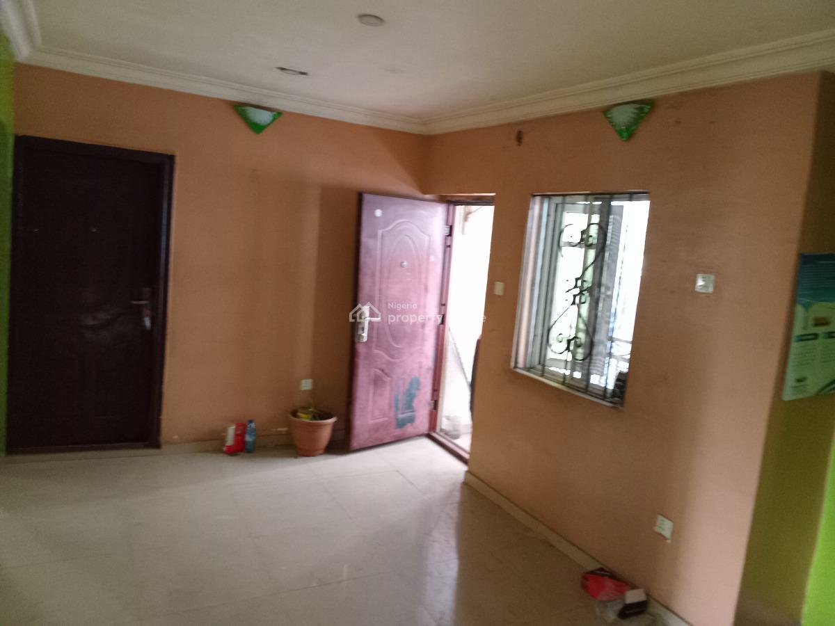 Chicago 2 Bedroom Flat, By Third Mainland Bridge, Adekunle, Yaba, Lagos, Flat / Apartment for Rent