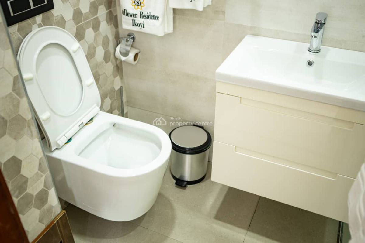 3 Bedrooms Luxury Apartments, Off Alfred Rewane, Ikoyi, Lagos, Flat / Apartment Short Let