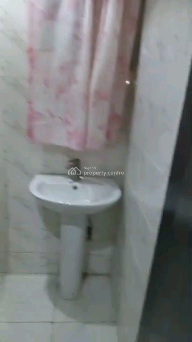 3 Bedrooms Serviced Apartment, Obanikoro Estate, Obanikoro, Shomolu, Lagos, Flat / Apartment Short Let