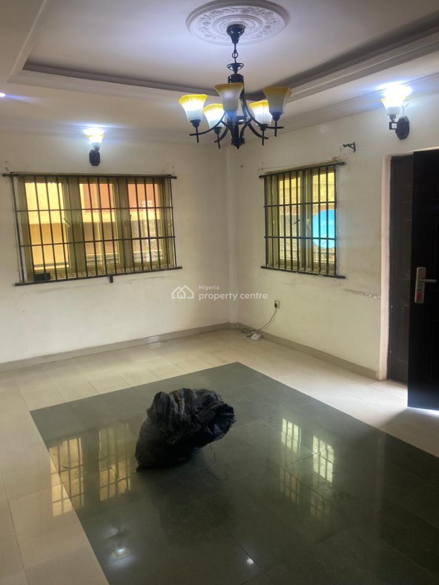3 Bedroom Flat, Upstairs, Olawaiye Estate, Olowora, Magodo, Lagos, Flat / Apartment for Rent