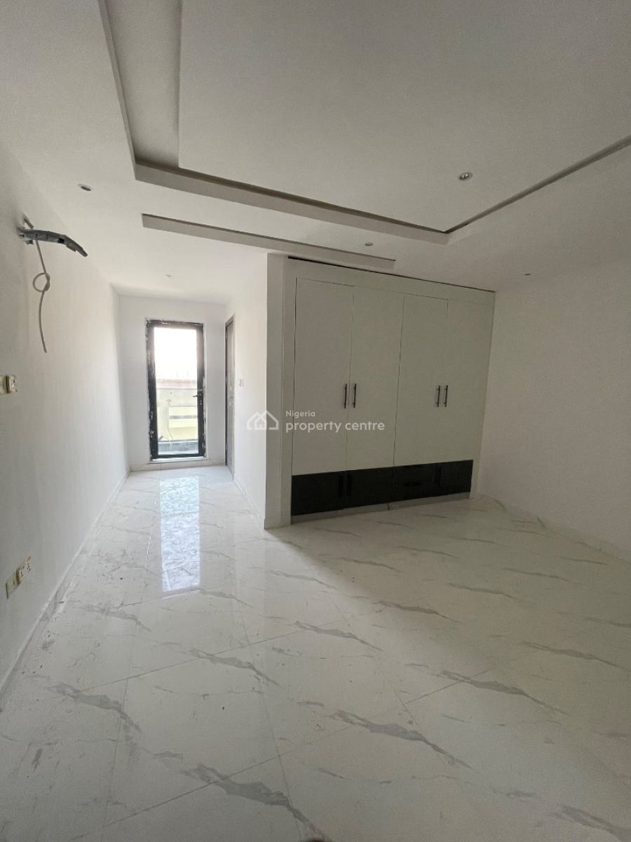 Spacious 2 Bedroom Apartment, Off Admiralty Way, Lekki Phase 1, Lekki, Lagos, Flat / Apartment for Sale