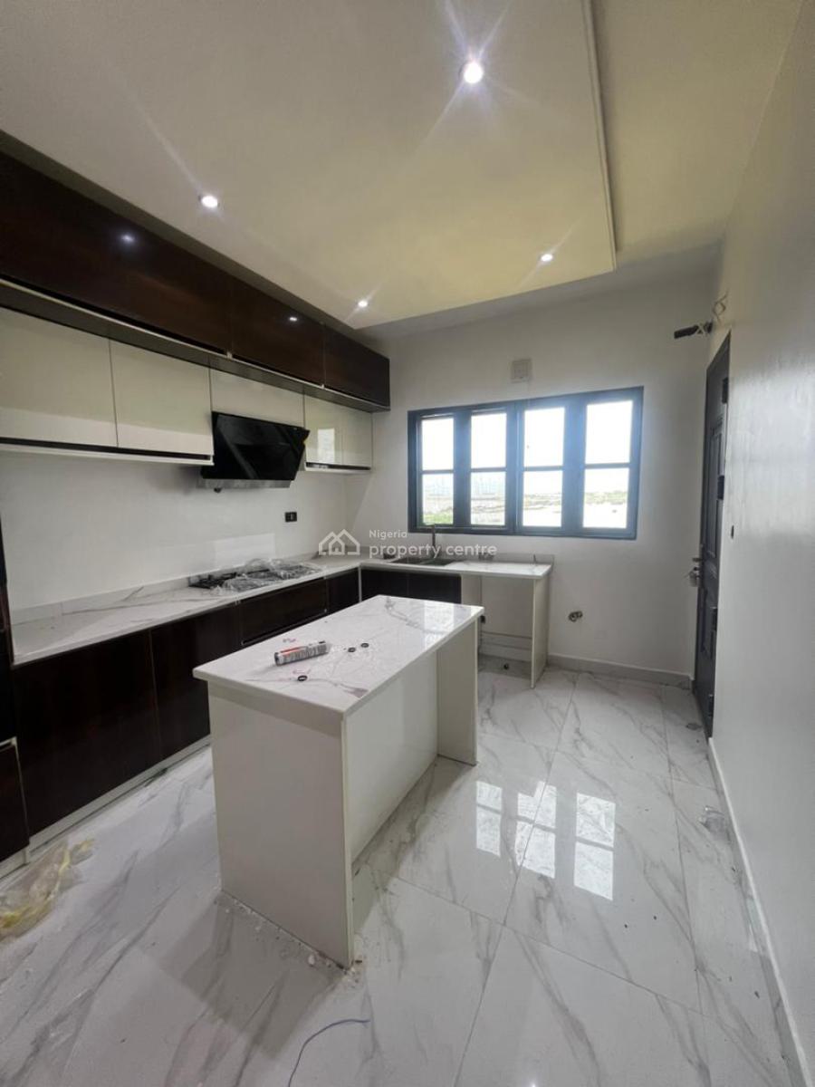 Serviced with 24/7 Power Supply 2 Bedroom En-suite Flat with Fitted Kitche, Lekki Phase 1, Lekki, Lagos, Flat / Apartment for Rent