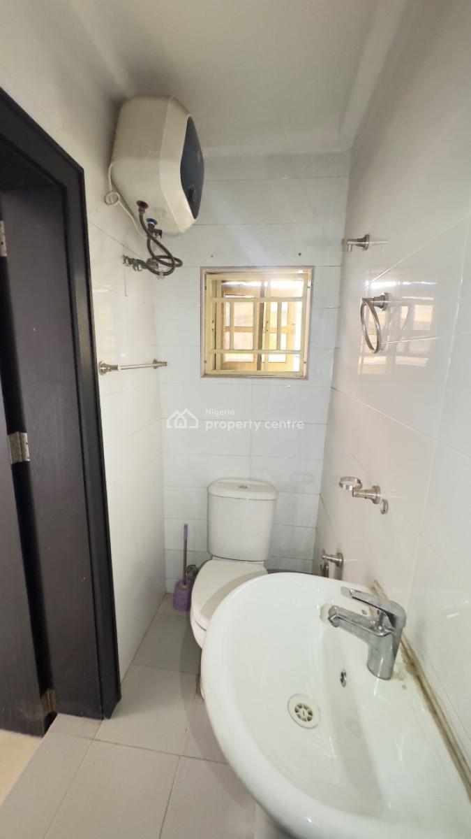 Neatly Renovated 3 Bedroom Bungalow + Bq, Zone 5, Wuse, Abuja, Detached Bungalow for Rent