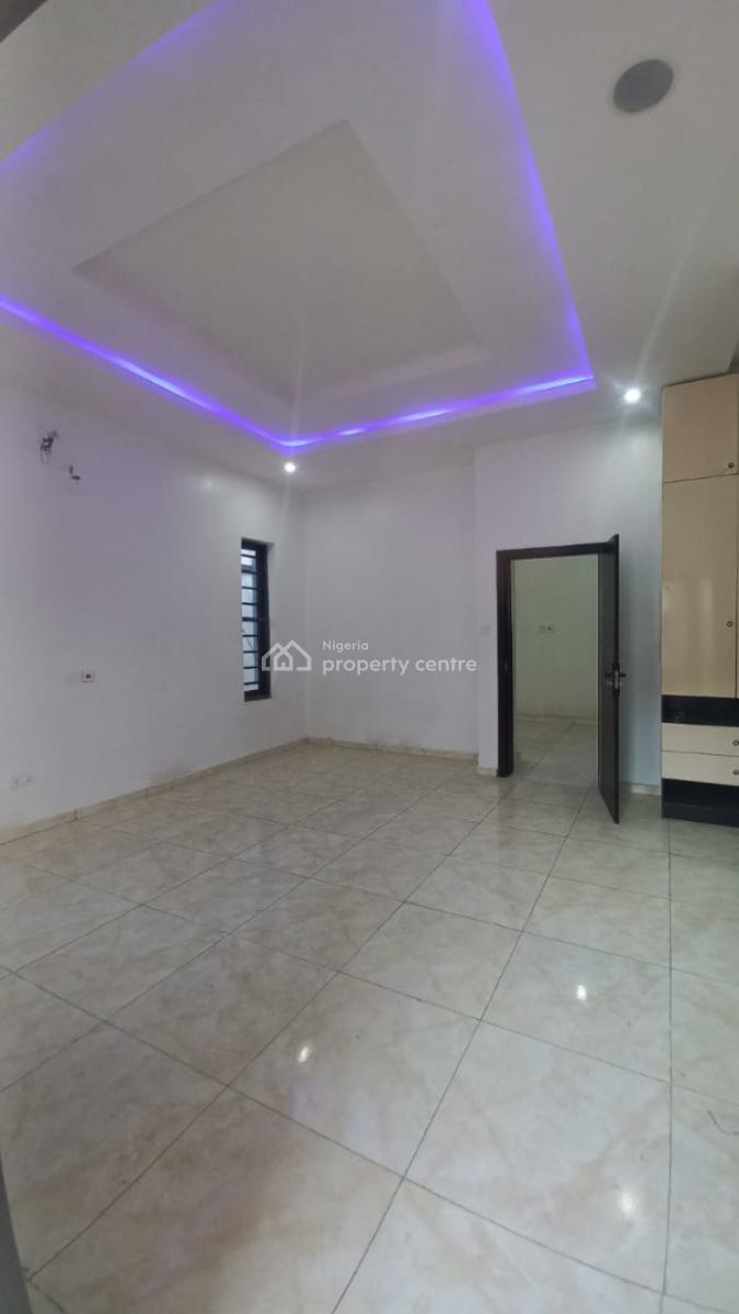 Masters Bedroom Apartment Upstairs, Orchid Eleganza Toll Gate, Lekki, Lagos, Flat / Apartment for Rent