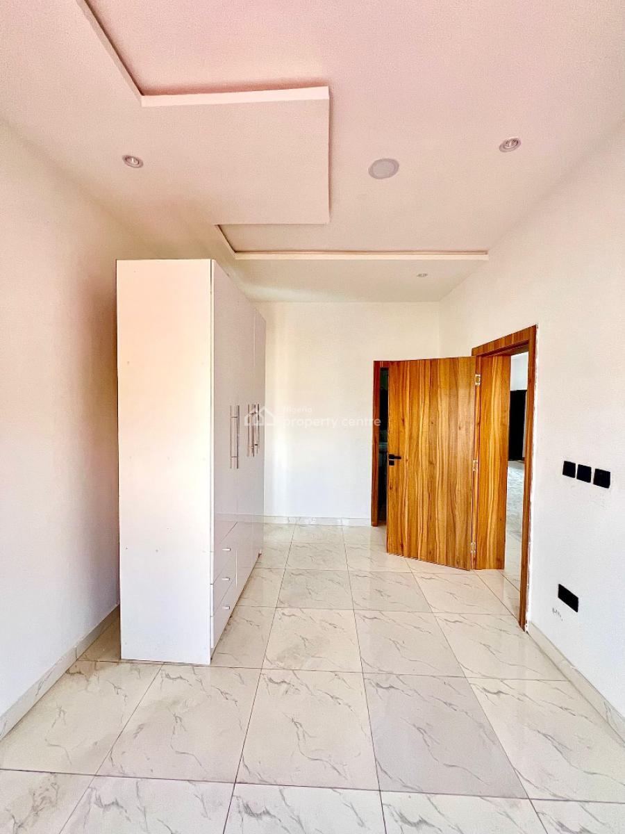 Lovely 2 Bedroom Apartment with Rooftop Lounge, Lekki Phase 1, Lekki, Lagos, Block of Flats for Sale