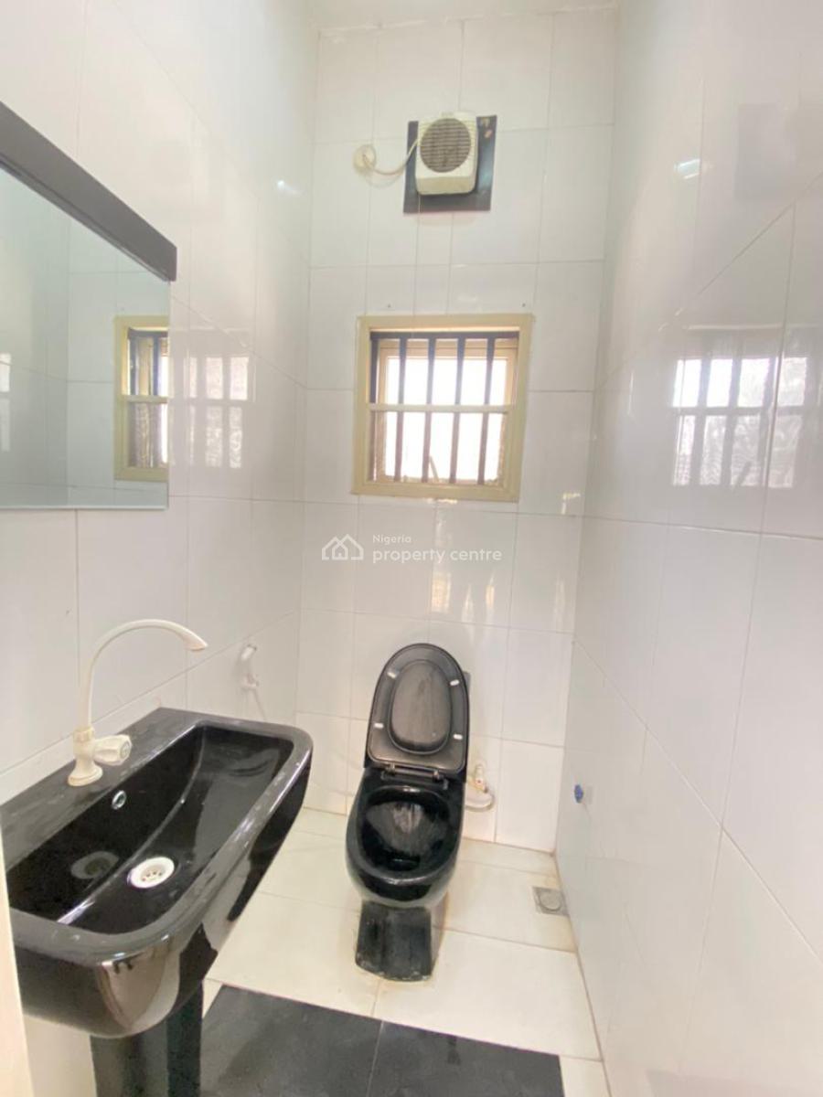 Decently Built 3 Bedroom Apartment, Lekki Phase 1, Lekki, Lagos, Flat / Apartment for Rent