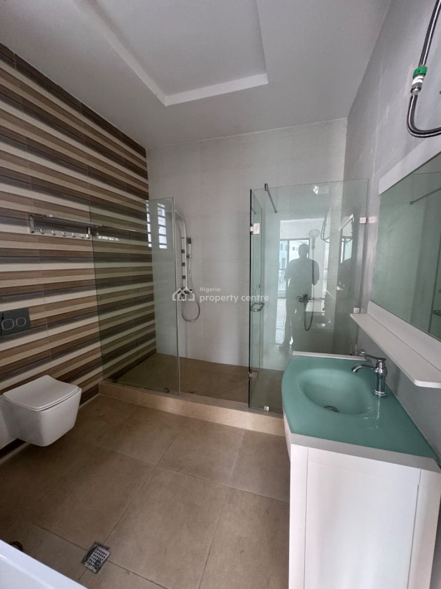 Very Spacious 5 Bedroom Detached Home with Bq, Spacious Compound, Ologolo, Lekki, Lagos, Detached Duplex for Sale
