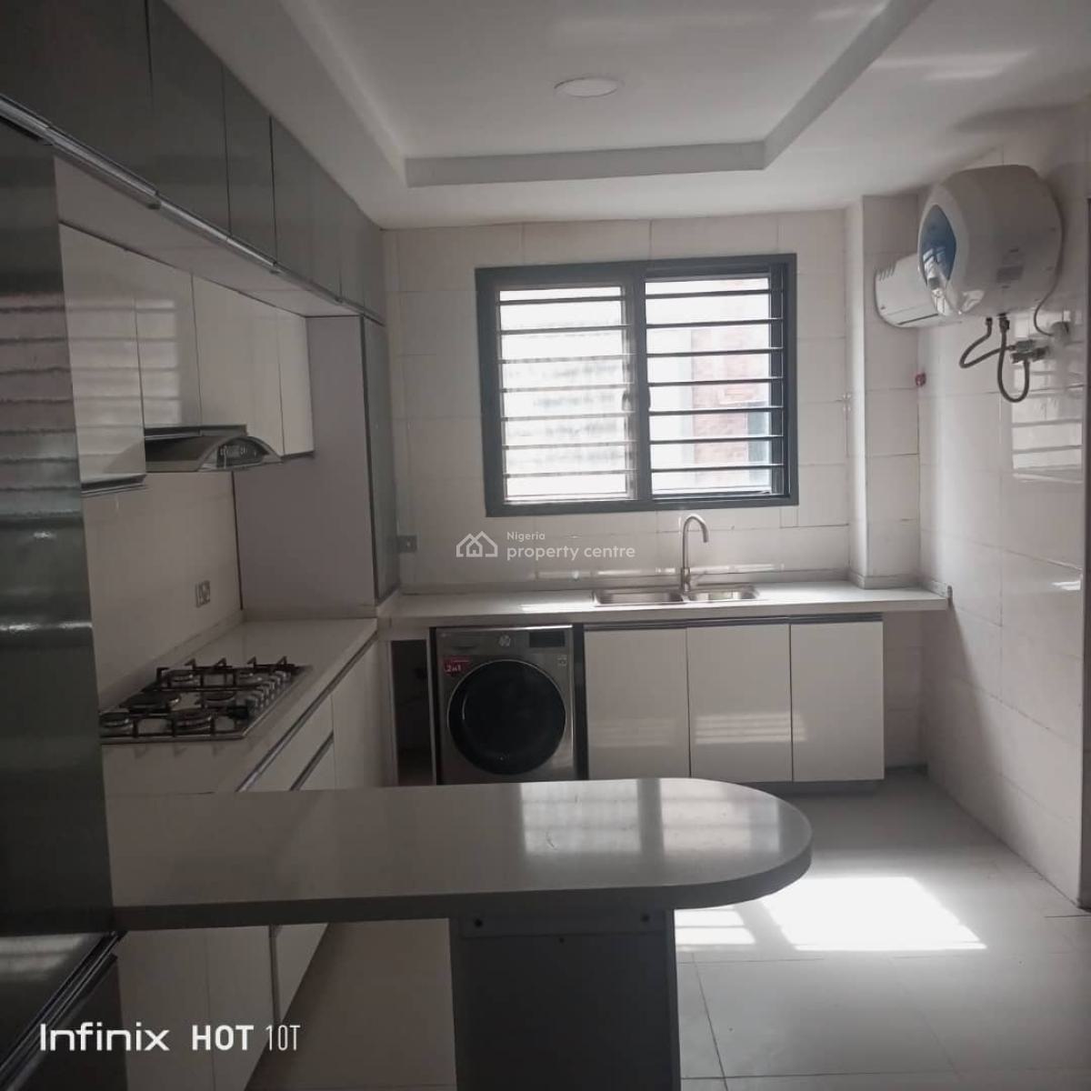 in a Secured Estate  2 Bedrooms Flat with Bq, Swimming Pool, Gym, Old Ikoyi, Ikoyi, Lagos, Flat / Apartment for Sale