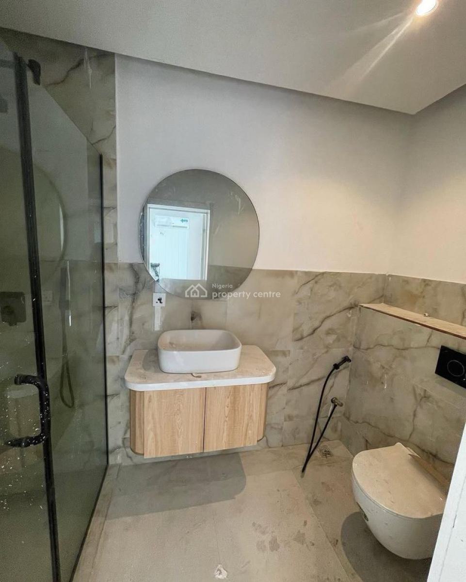 Neatly Built 2 Bedroom Apartment, Lekki Phase 1, Lekki, Lagos, Flat / Apartment for Rent