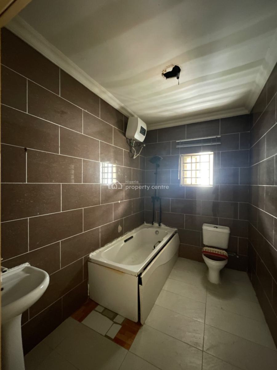 Well Built 3 Bedroom Apartment with Bq, Lekki Phase 1, Lekki, Lagos, Flat / Apartment for Rent