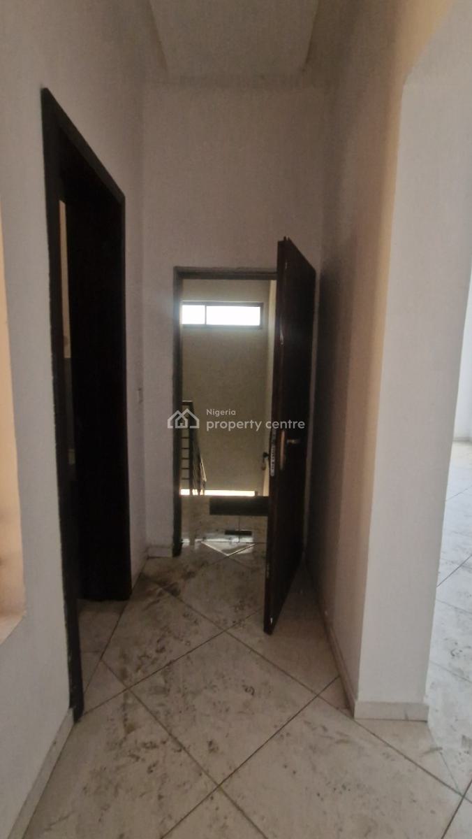 Neatly Used 2 Bedroom Flat, Whitesand School Area, Lekki Right, Lekki Phase 1, Lekki, Lagos, Flat / Apartment for Rent