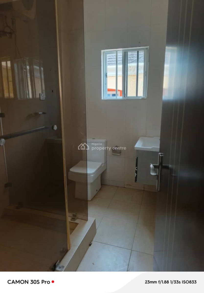 Spacious 3 Bedroom Apartment in a Secured and Serene, Chevron, Lekki, Lagos, Flat / Apartment for Rent