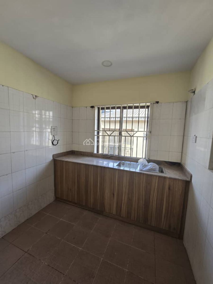 3 Bedroom Flat All Ensuite Rooms, Omole Phase 2, Ikeja, Lagos, Flat / Apartment for Rent