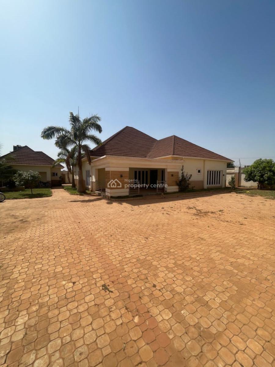 5 Bedroom with 3 Living Rooms  1 Room B/q 2 Rooms Guest Chalet, Kaduna North, Kaduna, House for Sale