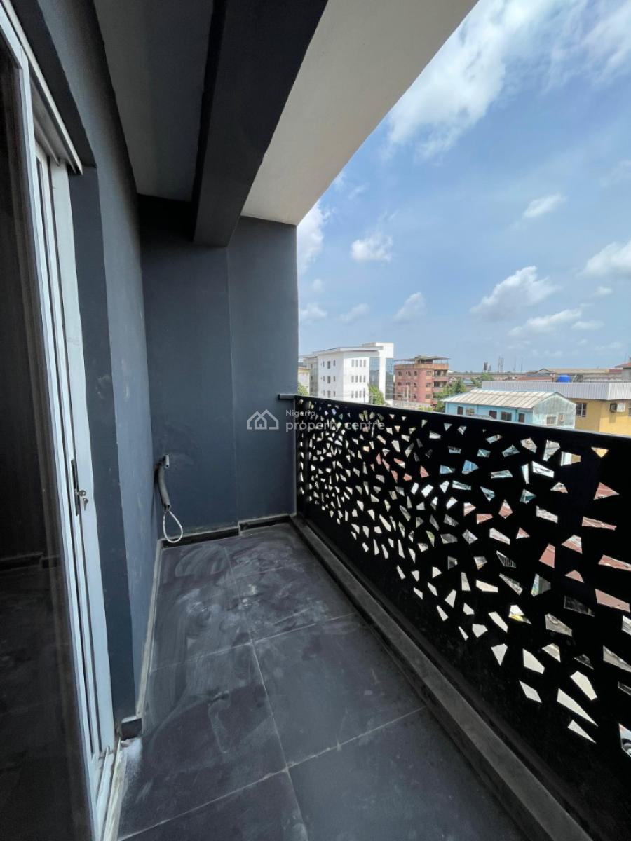 Eye Catchy 3 Bedroom Apartment with Range of Amenities, Surulere, Lagos, Flat / Apartment for Sale