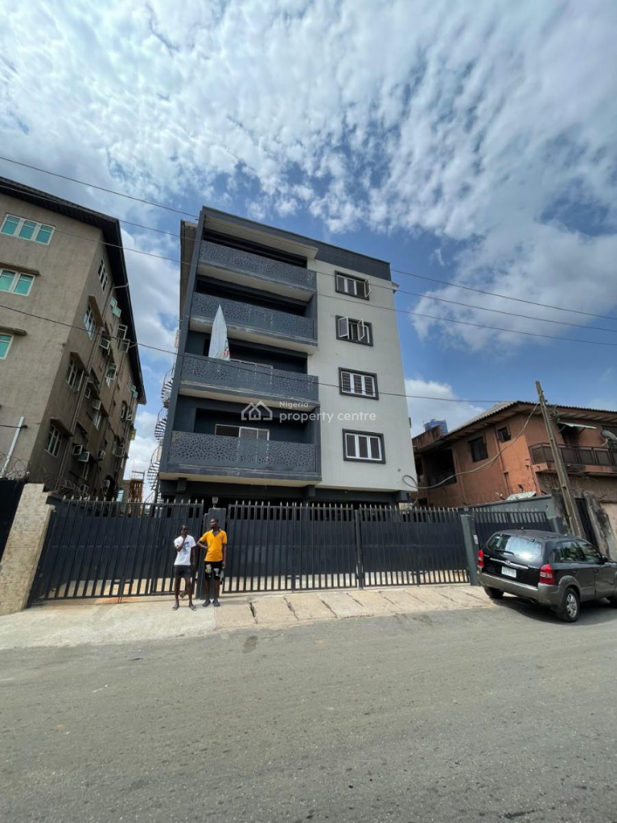 Eye Catchy 3 Bedroom Apartment with Range of Amenities, Surulere, Lagos, Flat / Apartment for Sale