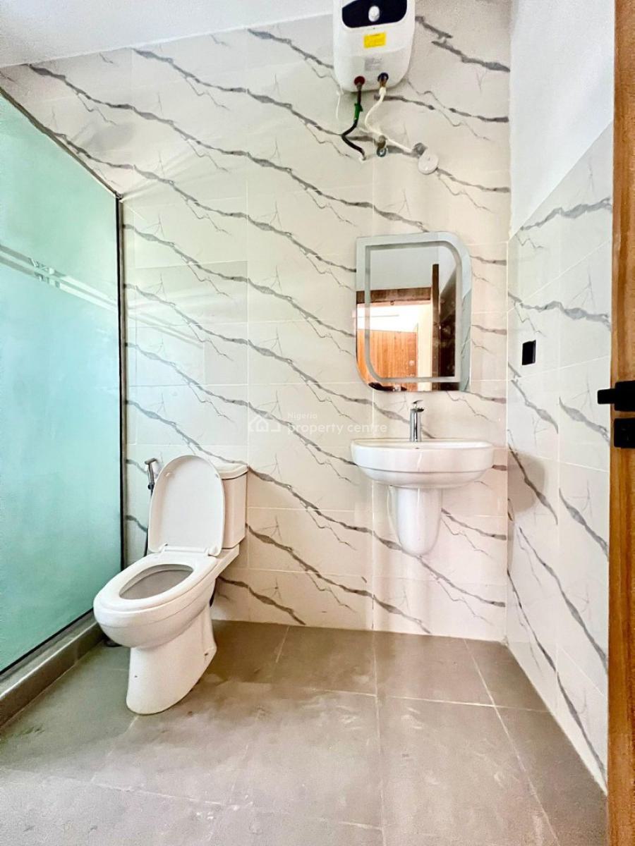 2 Bedroom Apartment with Rooftop Lounge., Lekki Phase 1, Lekki, Lagos, Flat / Apartment for Sale