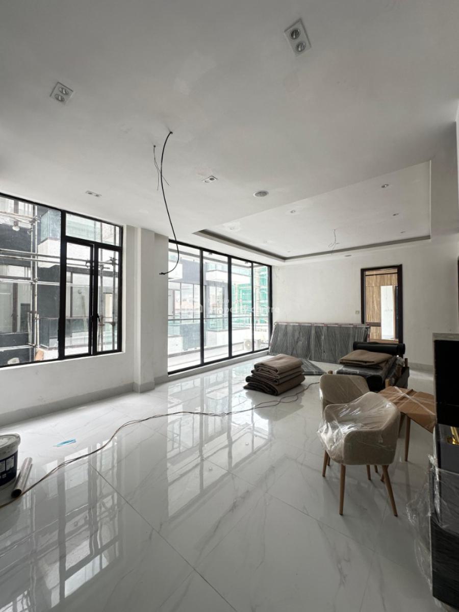 Beautiful 3: Bedroom Apartment, Lekki Phase 1, Lekki, Lagos, Block of Flats for Sale