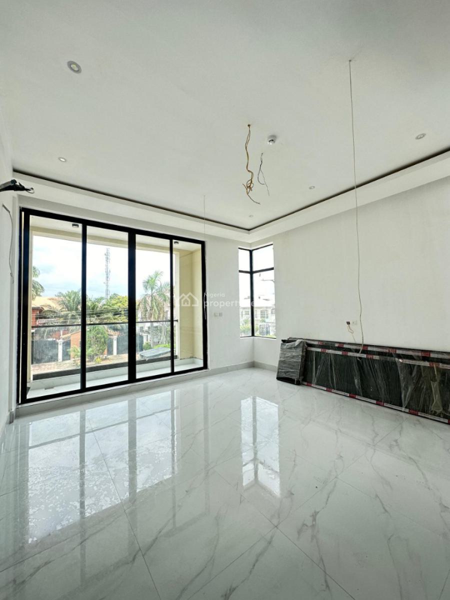 Beautiful 3: Bedroom Apartment, Lekki Phase 1, Lekki, Lagos, Block of Flats for Sale