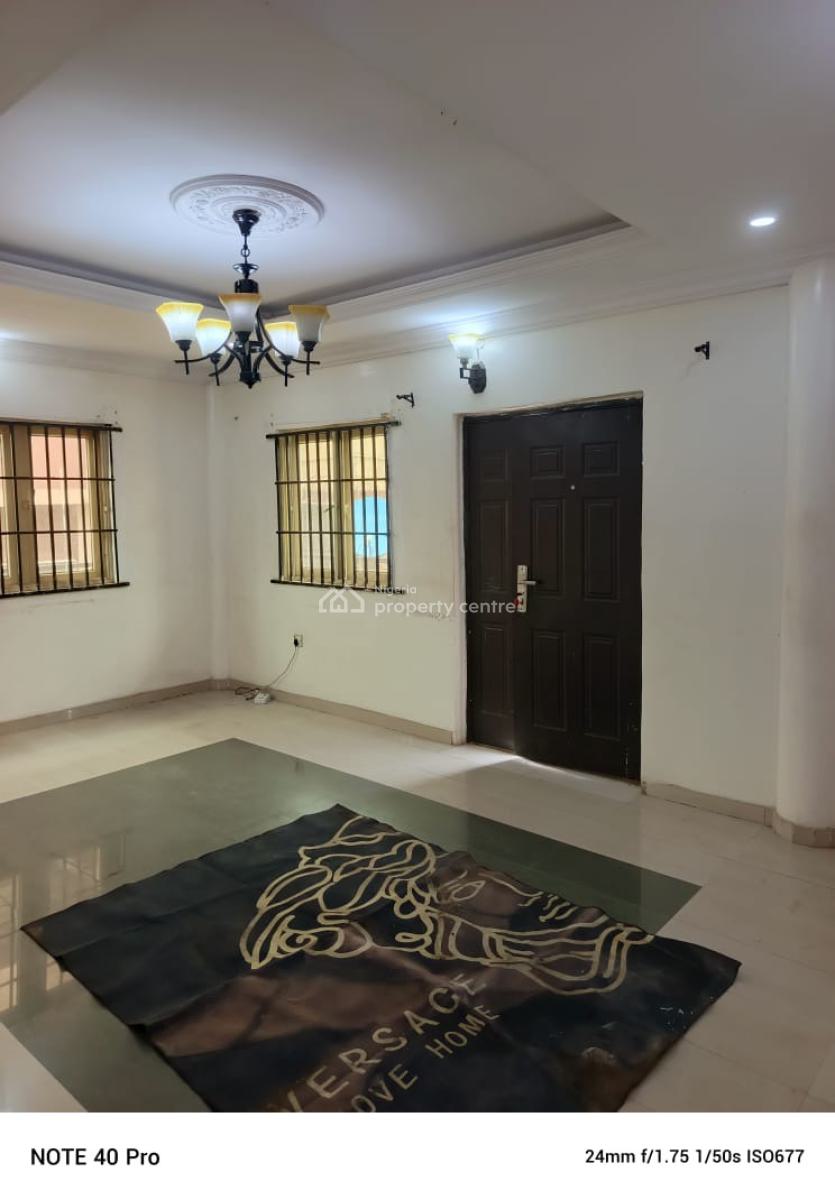 3 Bedrooms Flat Upstairs, Olawaiye Estate, Omole Phase 2 Extension, Omole Phase 2, Ikeja, Lagos, Flat / Apartment for Rent