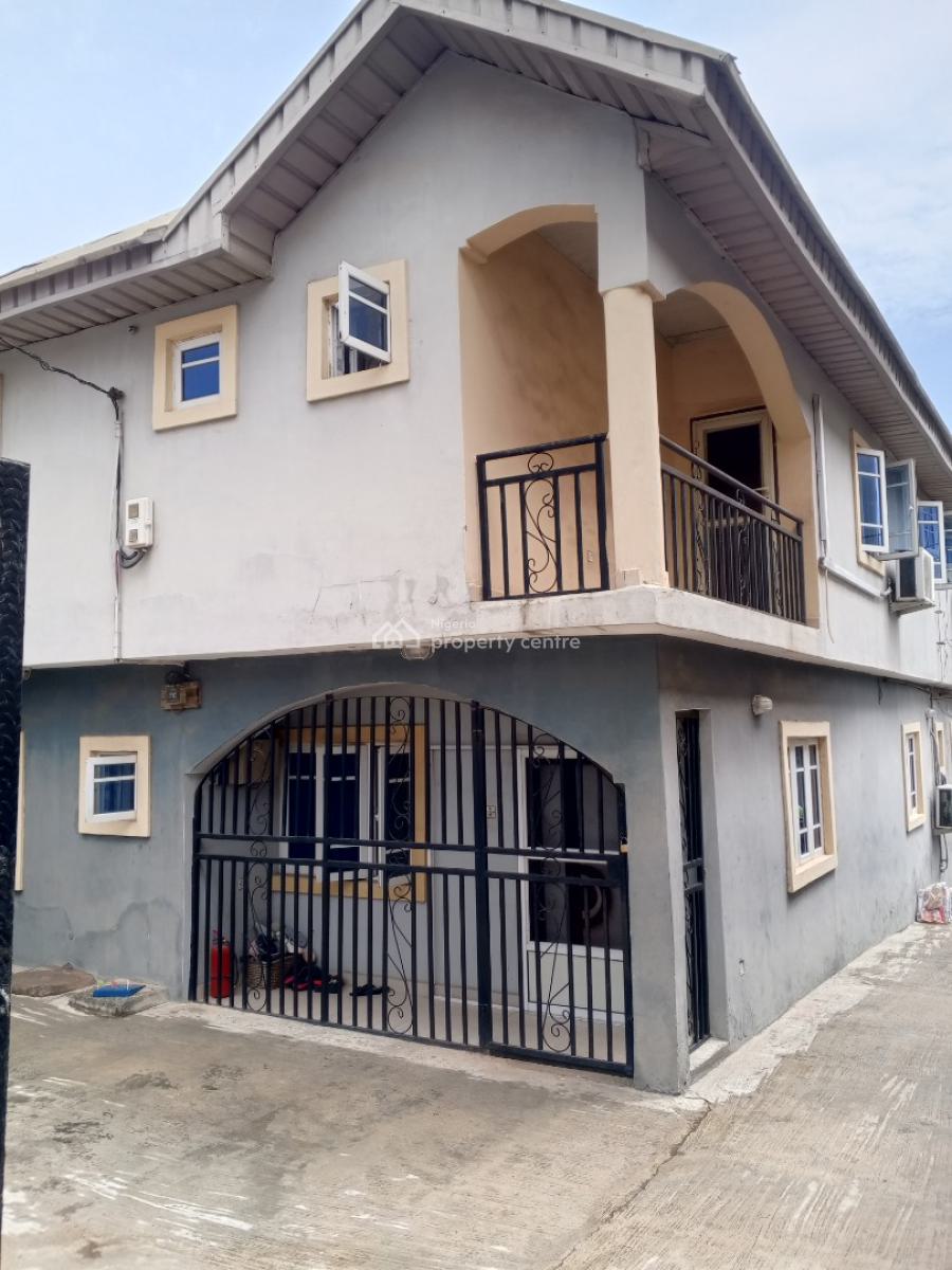 Renovated Pop 3 Bedroom Flat Upstairs, Ojodu Berger, Ojodu, Lagos, Flat / Apartment for Rent