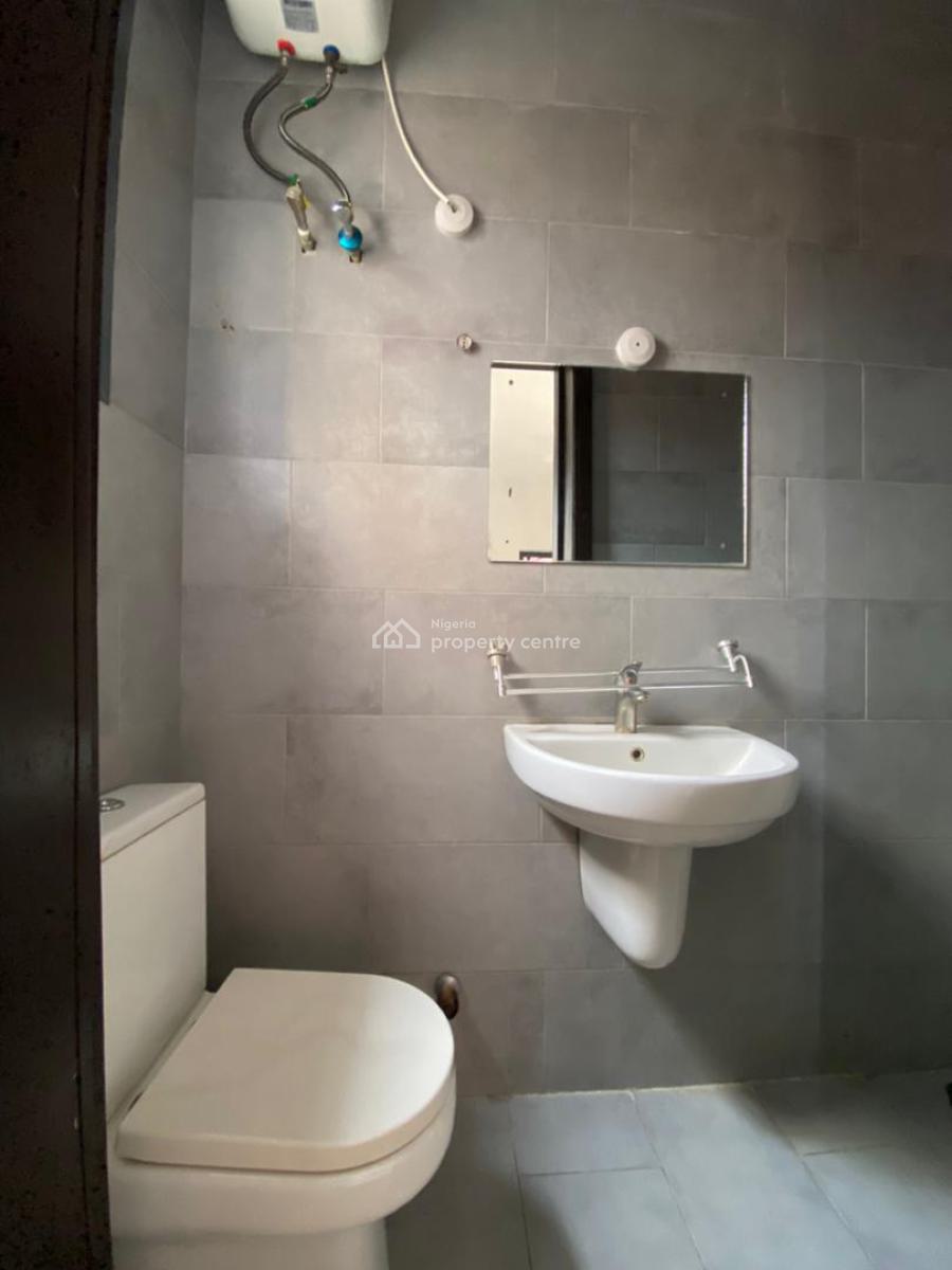 Spacious 2 Bedroon Apartment Serviced, Lekki Phase 1, Lekki, Lagos, Flat / Apartment for Rent