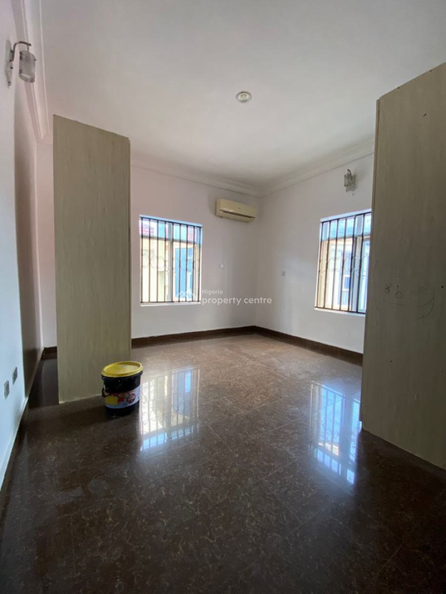 Massive and Luxury Room Upstairs with Ac, Agungi, Lekki, Lagos, Self Contain (single Rooms) for Rent