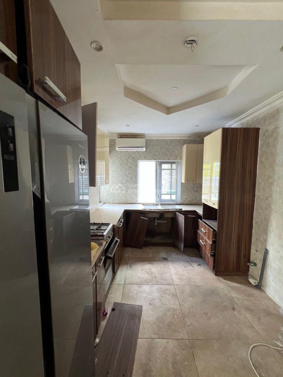 Lovely 3 Bedroom + Bq in a Serviced Estate, Off Admiralty Way, Lekki Phase 1, Lekki, Lagos, Flat / Apartment for Rent