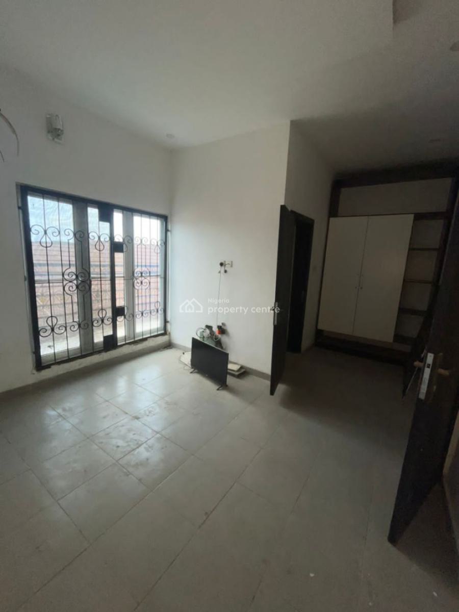 Spacious 2 Bedroom Apartment Downstairs Serviced, Lekki County Homes, Ikota, Lekki, Lagos, Flat / Apartment for Rent