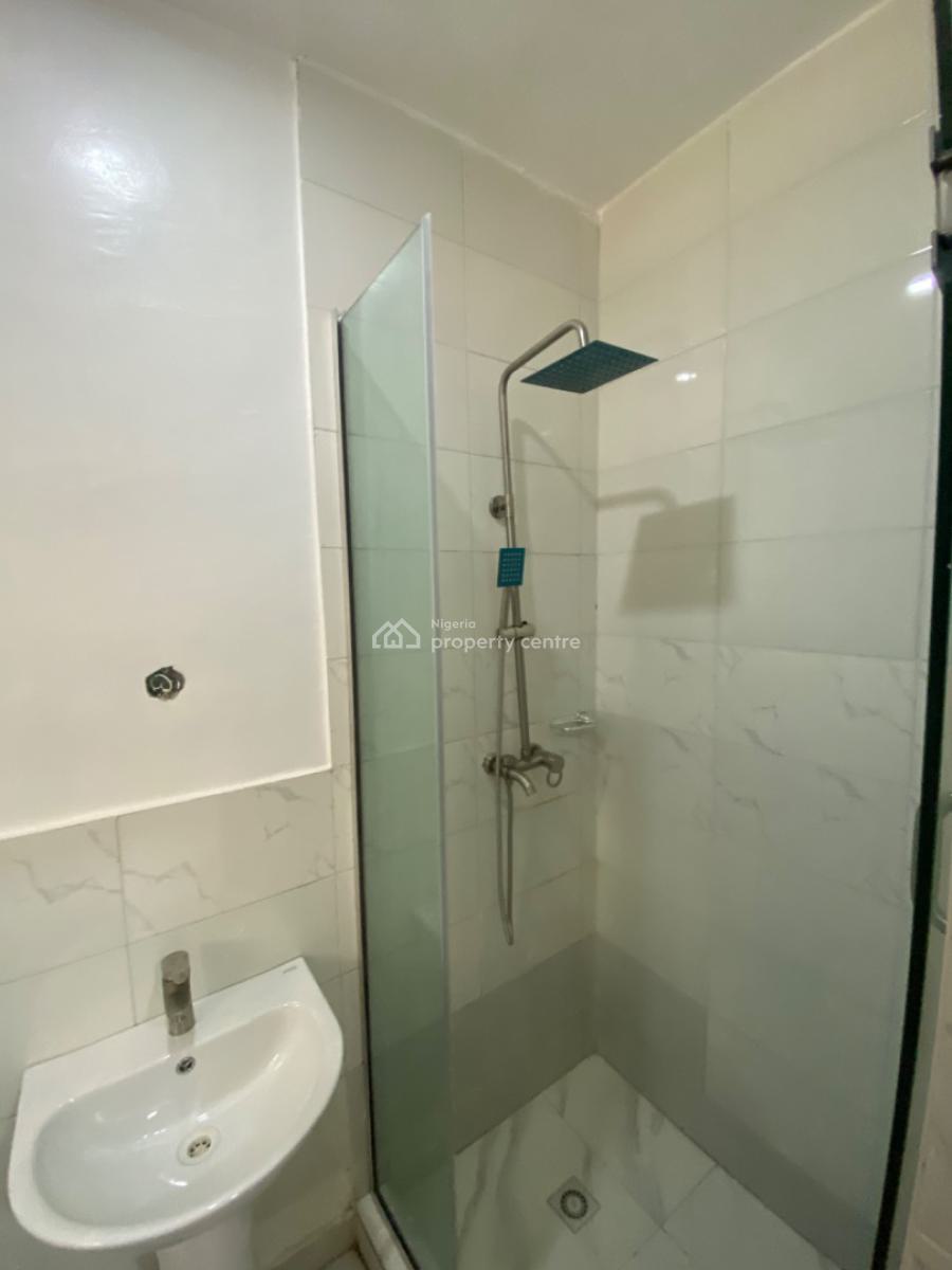 an Executive Three Bedroom Flat with Bq, Salvation Gate Estate Opposite Skymall, Ajah, Lagos, Flat / Apartment for Rent