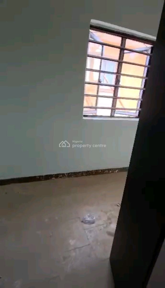 3 Bedroom Flat with All Rooms Ensuite with Parking Space, Oyelubi Street Off New Garage, Oworonshoki, Shomolu, Lagos, Flat / Apartment for Rent