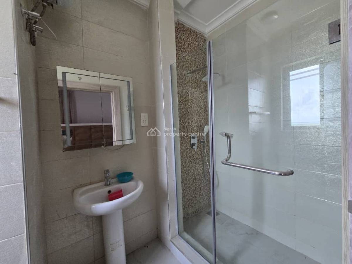 Beautiful 2 Bedroom Flat in Secured Estate with Swimming Pool and Lift, Periwinkle Estate, Lekki Phase 1, Lekki, Lagos, Flat / Apartment for Rent