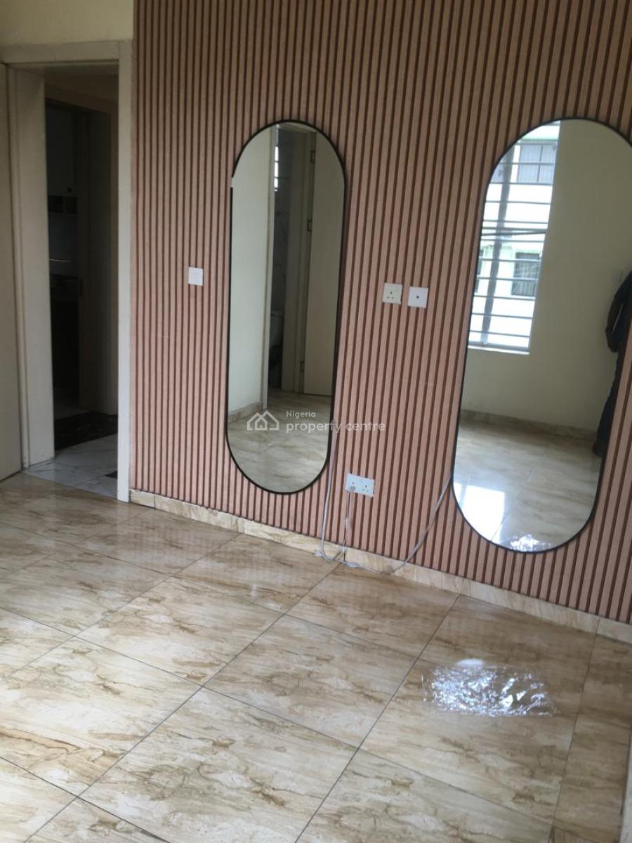 One Room Ensuite in a Shared Apartment, Osapa, Lekki, Lagos, Flat / Apartment for Rent