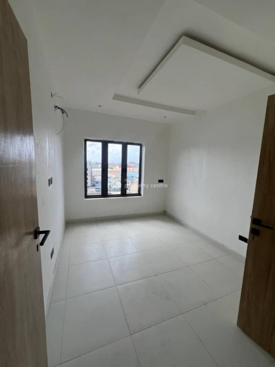 3 Bedroom Penthouse with Excellent, Off Freedom Way, Lekki Phase 1, Lekki, Lagos, Flat / Apartment for Rent