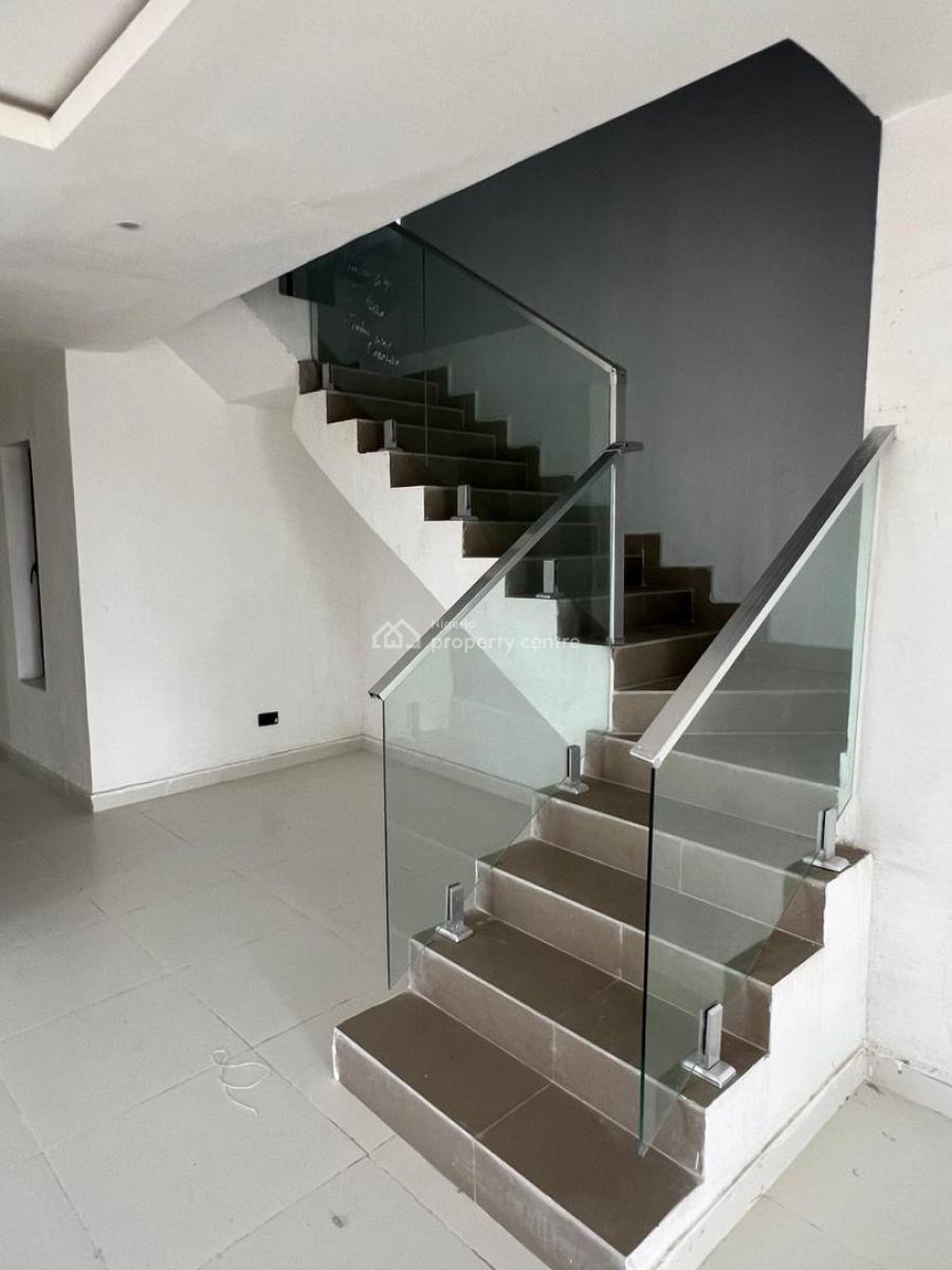 Spacious 3 Bedroom Penthouse in a Secured and Serene Environment, Lekki Phase 1, Lekki, Lagos, Flat / Apartment for Rent