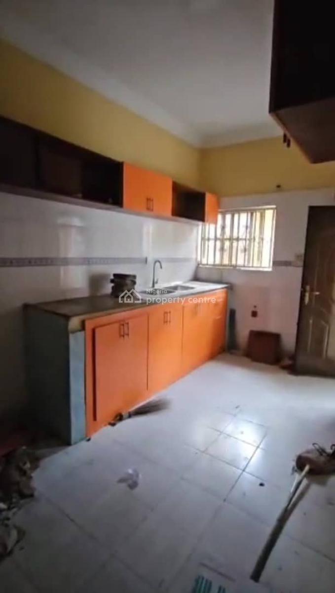 Lovely Spacious 3 Bedroom Flat, Omole Phase 2, Ikeja, Lagos, Flat / Apartment for Rent