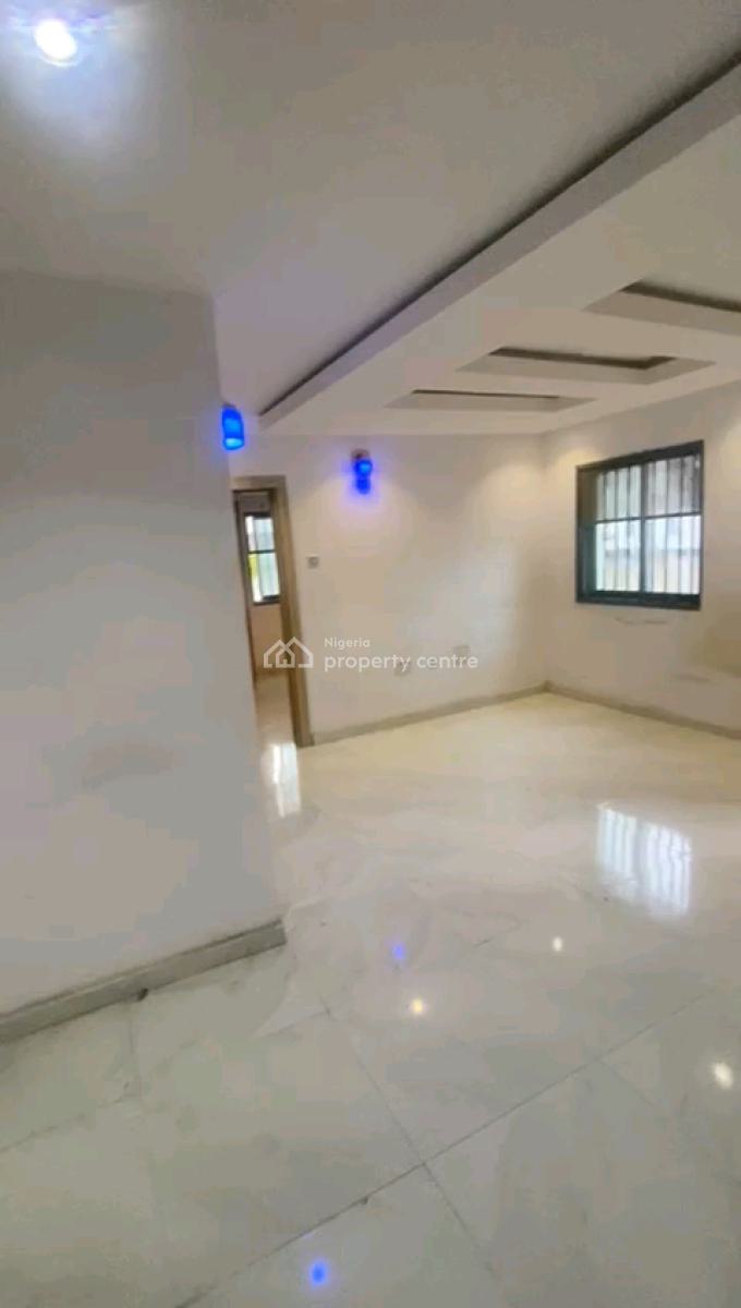 Decent 2 Bedrooms, Upflat, All Rooms En-suite with Guest Toilet, Soluyi, Gbagada, Lagos, Flat / Apartment for Rent