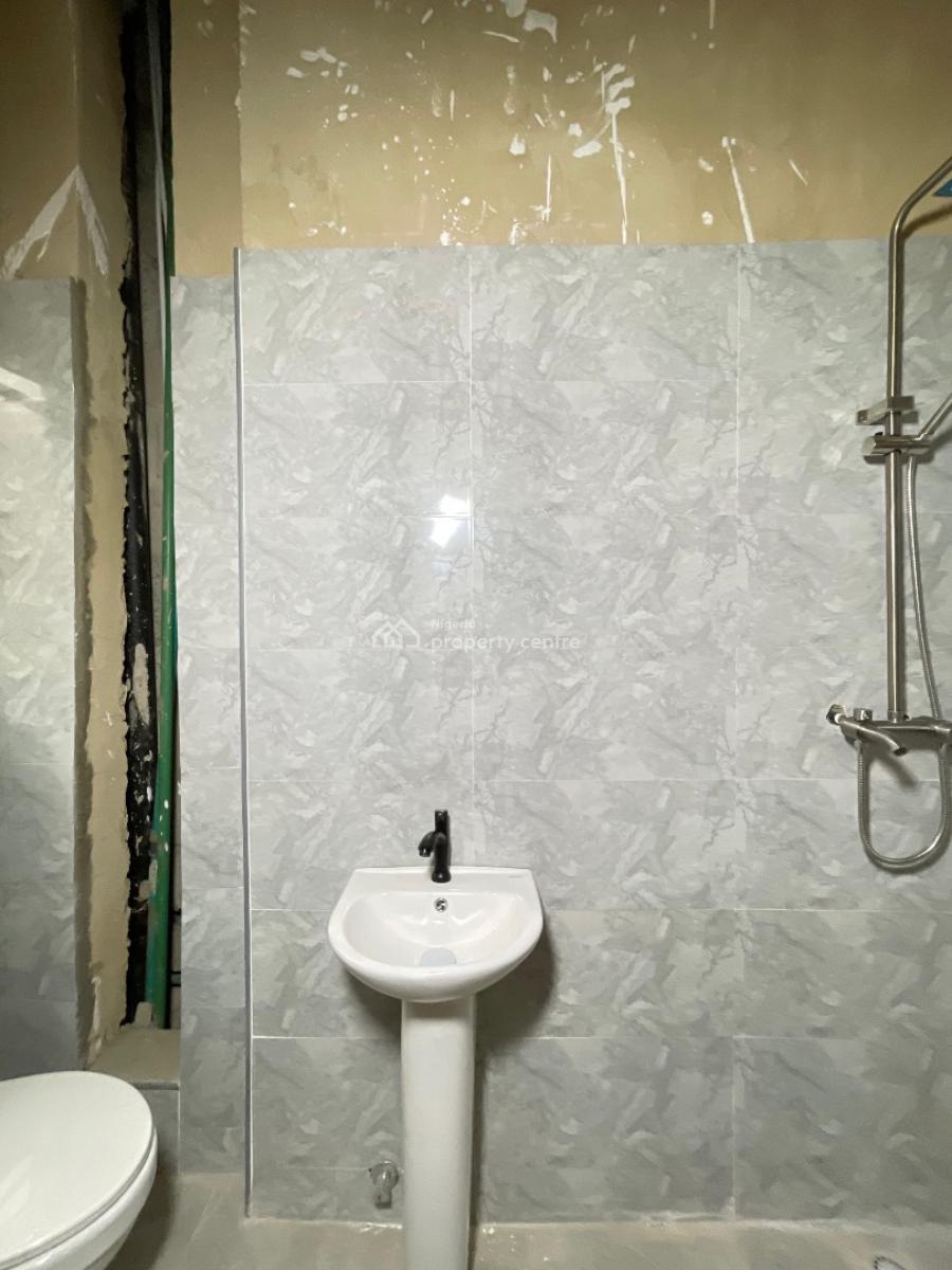 Fully Serviced 2 Bedroom Apartment with Spacious Bq, Elevator and More, Lekki Phase 1, Lekki, Lagos, Block of Flats for Sale