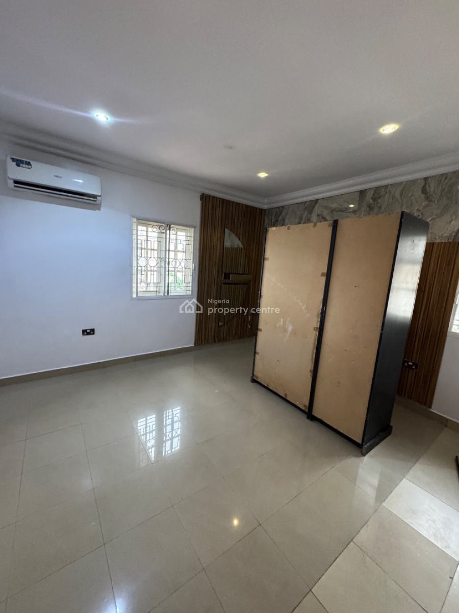 Well Maintained 2 Bedroom Flat, Lekki Phase 1, Lekki, Lagos, Flat / Apartment for Rent