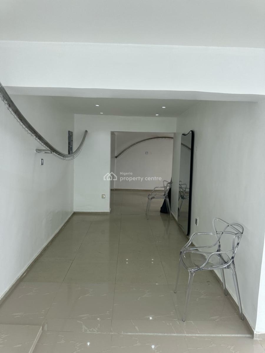 Decent Office Space/showroom, Victoria Island (vi), Lagos, Commercial Property for Rent