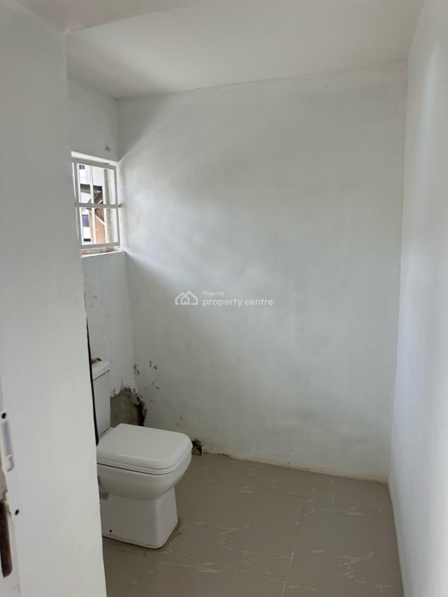 Decent Office Space/showroom, Victoria Island (vi), Lagos, Commercial Property for Rent
