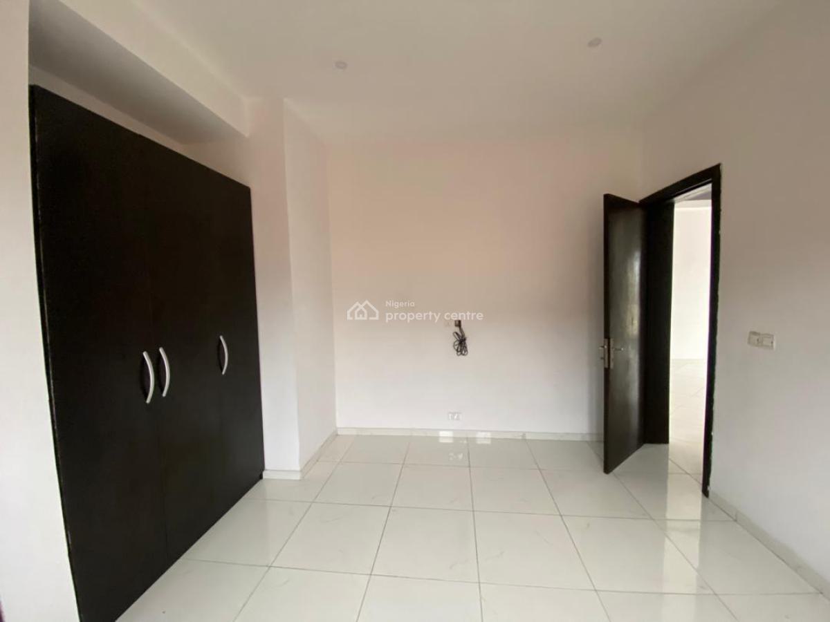Spacious Serviced 2 Bedrooms Flat in a Serene and Secured Environs, Lekki Right, Lekki Phase 1, Lekki, Lagos, Flat / Apartment for Rent