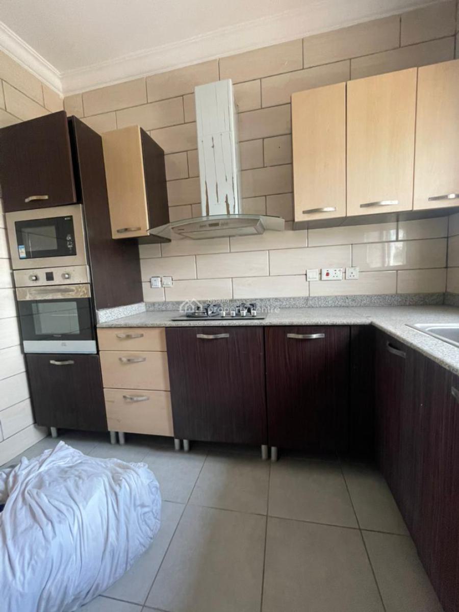 Sweet 2 Bedroom Apartment Upstairs, Off Admiralty Way, Lekki, Lagos, Flat / Apartment for Rent