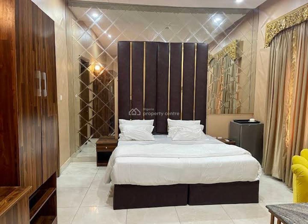 Functioning Mini Hotel with 10 Rooms, Off Admiralty Road, Lekki Phase 1, Lekki, Lagos, Hotel / Guest House for Sale