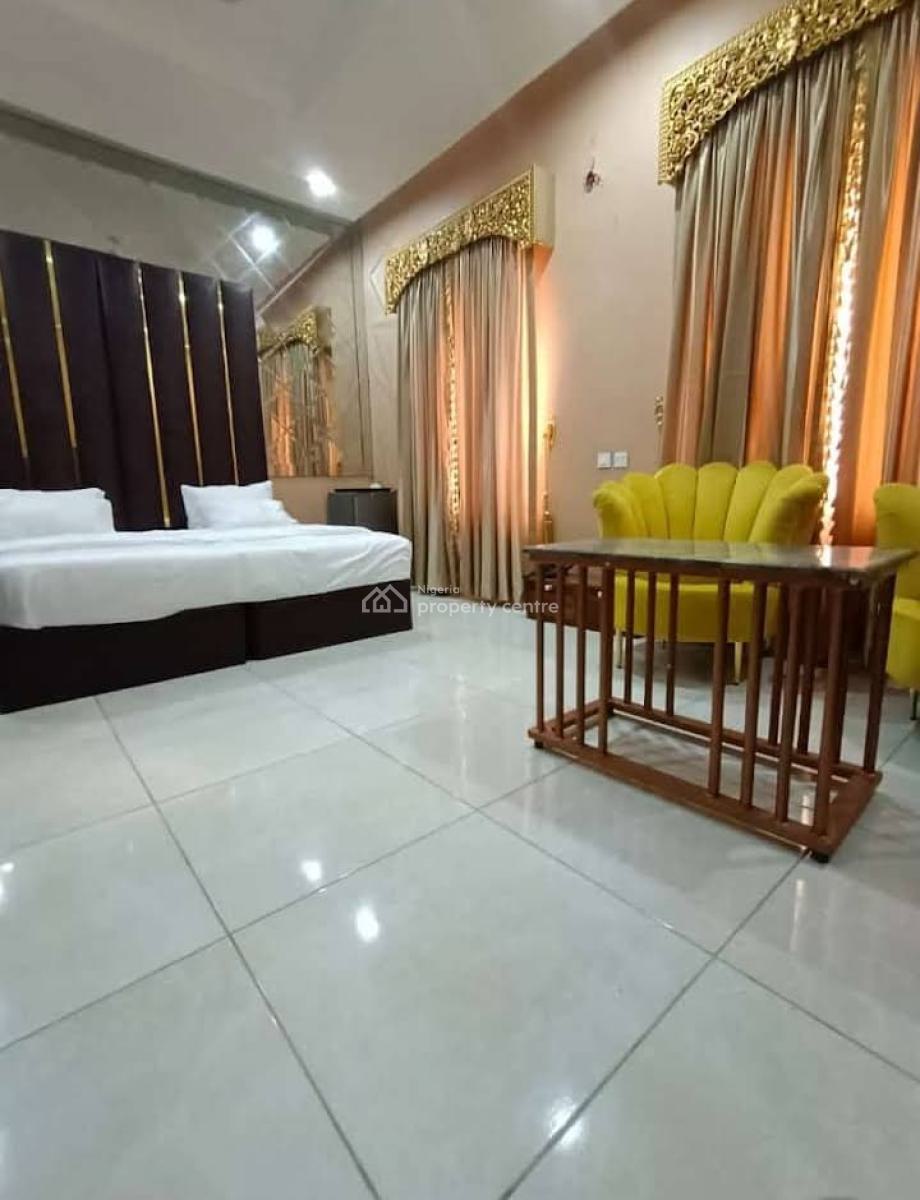 Functioning Mini Hotel with 10 Rooms, Off Admiralty Road, Lekki Phase 1, Lekki, Lagos, Hotel / Guest House for Sale