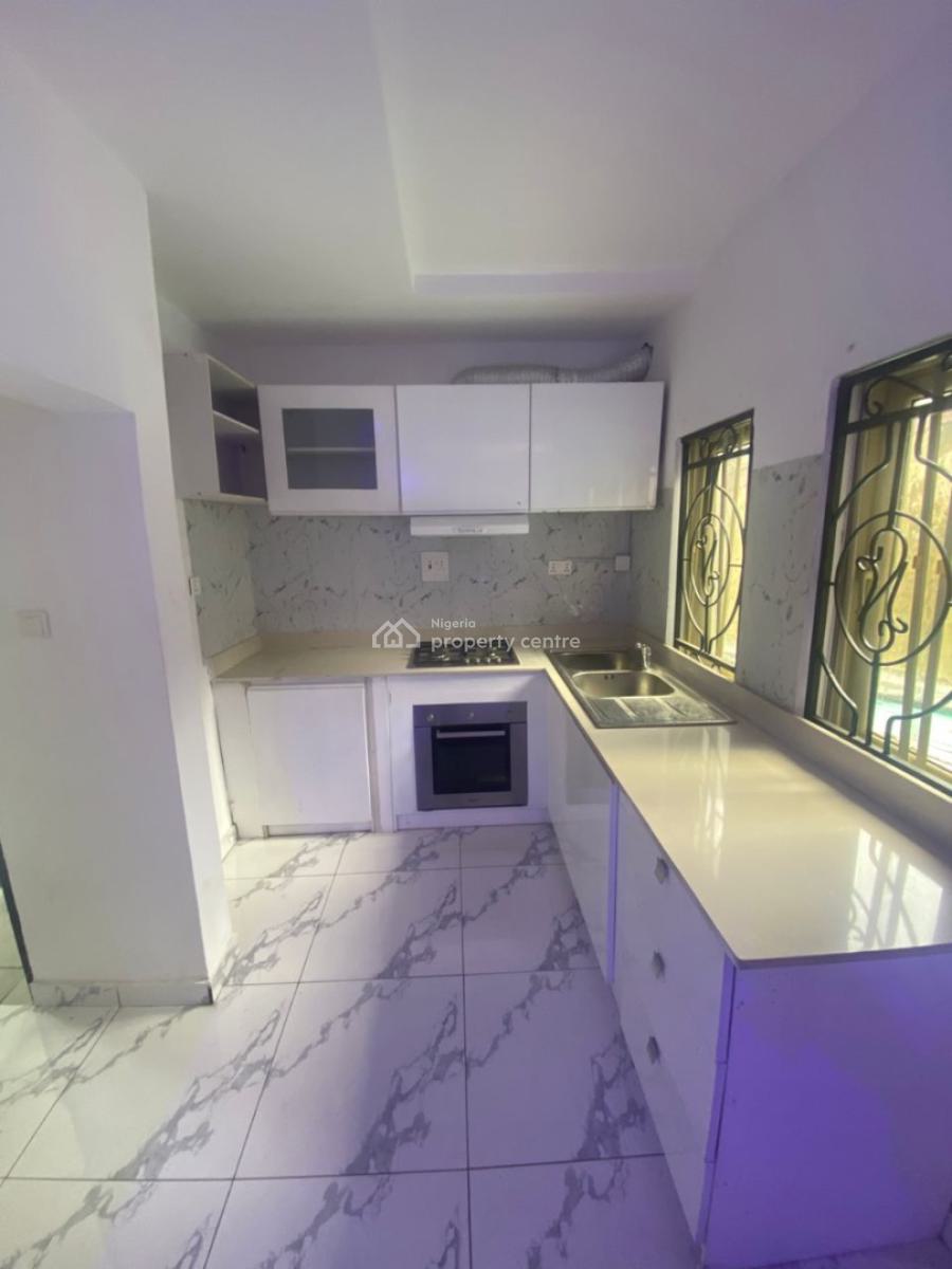 2 Bedrooms Flat on The First Floor, Lekki Phase 1, Lekki, Lagos, Flat / Apartment for Rent