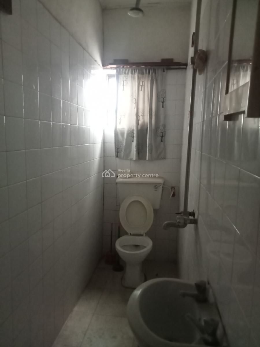 Mini 3 Bedroom Apartment (upstairs), Adeniyi Jones, Ikeja, Lagos, Flat / Apartment for Rent