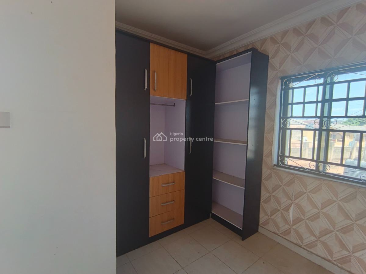 2 Bedrooms Flat, Awolowo Road, Ikorodu, Lagos, Flat / Apartment for Rent