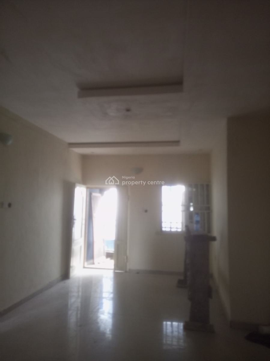 Luxury Clean 2 Bedrooms, Upstairs, Aso Rock, Bucknor Estate, Isolo, Lagos, Flat / Apartment for Rent